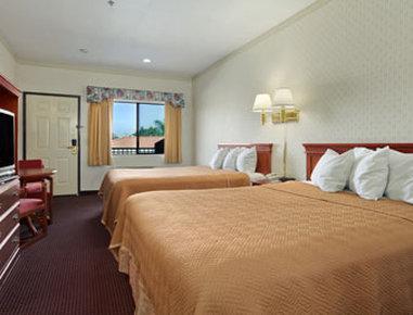 Travelodge By Wyndham Линвуд Экстерьер фото